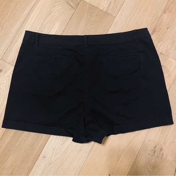 LOFT Black 4” Washed Twill Shorts - Picture 3 of 7